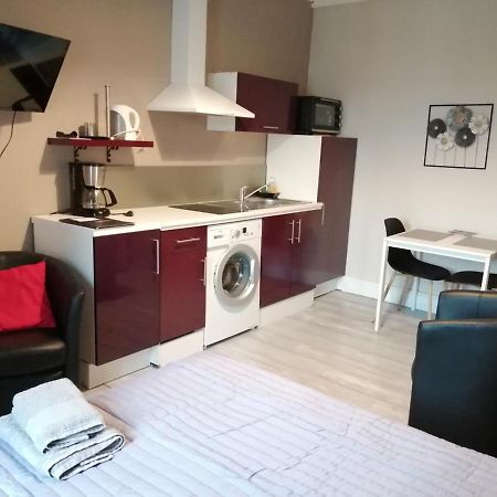 Joli Studio Dans Un Ancien Hotel Du XIX Siecle - Proche Toutes Commodites - Thermes Et Parc Vittel Kültér fotó