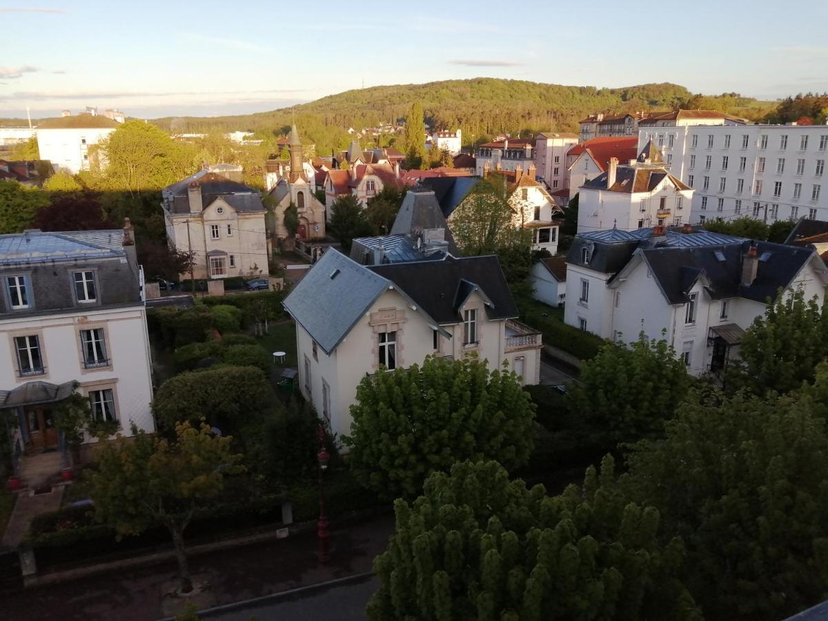 Joli Studio Dans Un Ancien Hotel Du XIX Siecle - Proche Toutes Commodites - Thermes Et Parc Vittel Kültér fotó