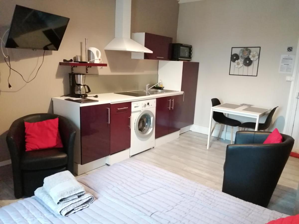 Joli Studio Dans Un Ancien Hotel Du XIX Siecle - Proche Toutes Commodites - Thermes Et Parc Vittel Kültér fotó